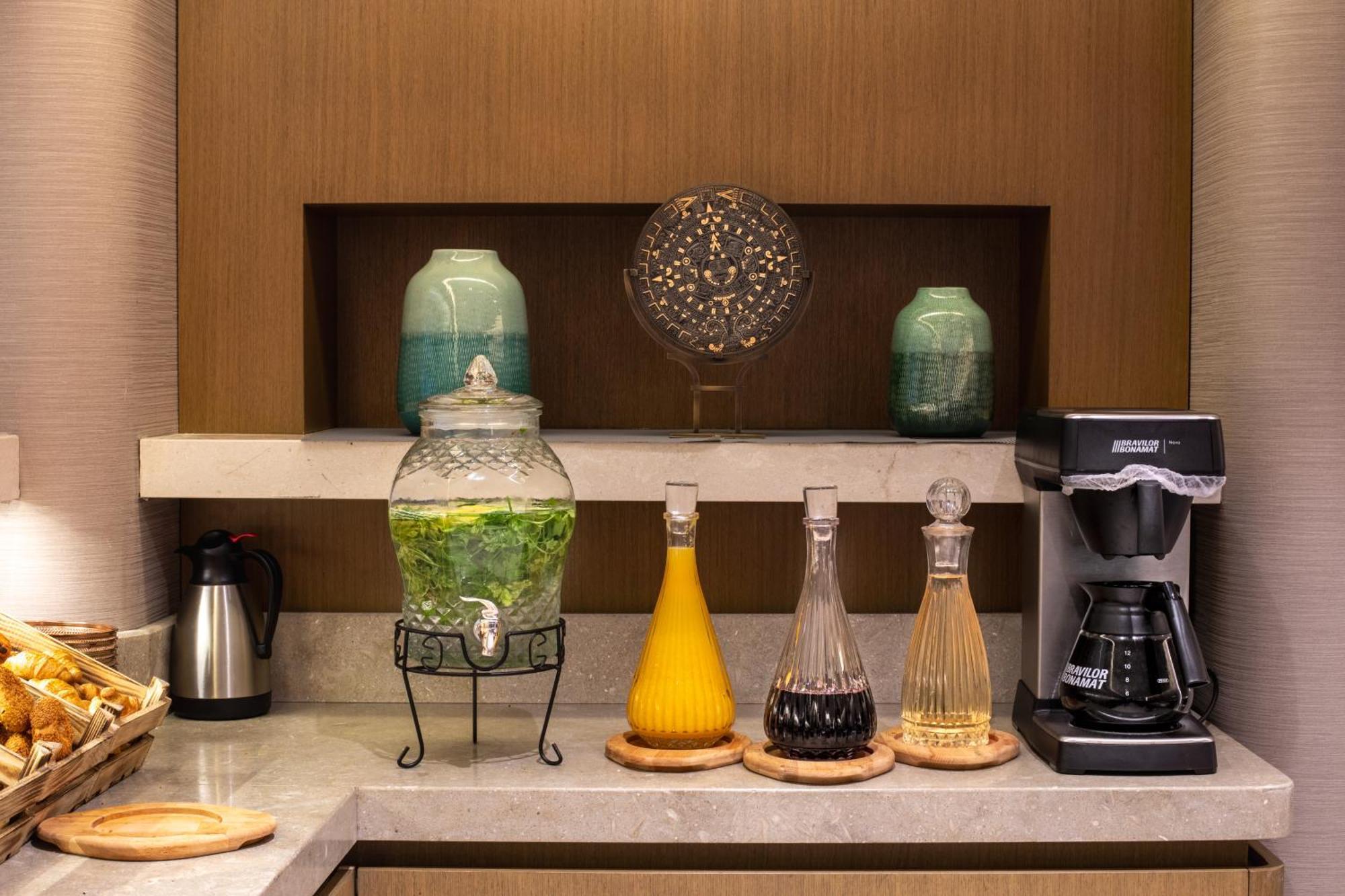 Bentley Hotel Old City-Special Class Istanbul Exterior photo A selection of teas and coffee on board a Boeing 787