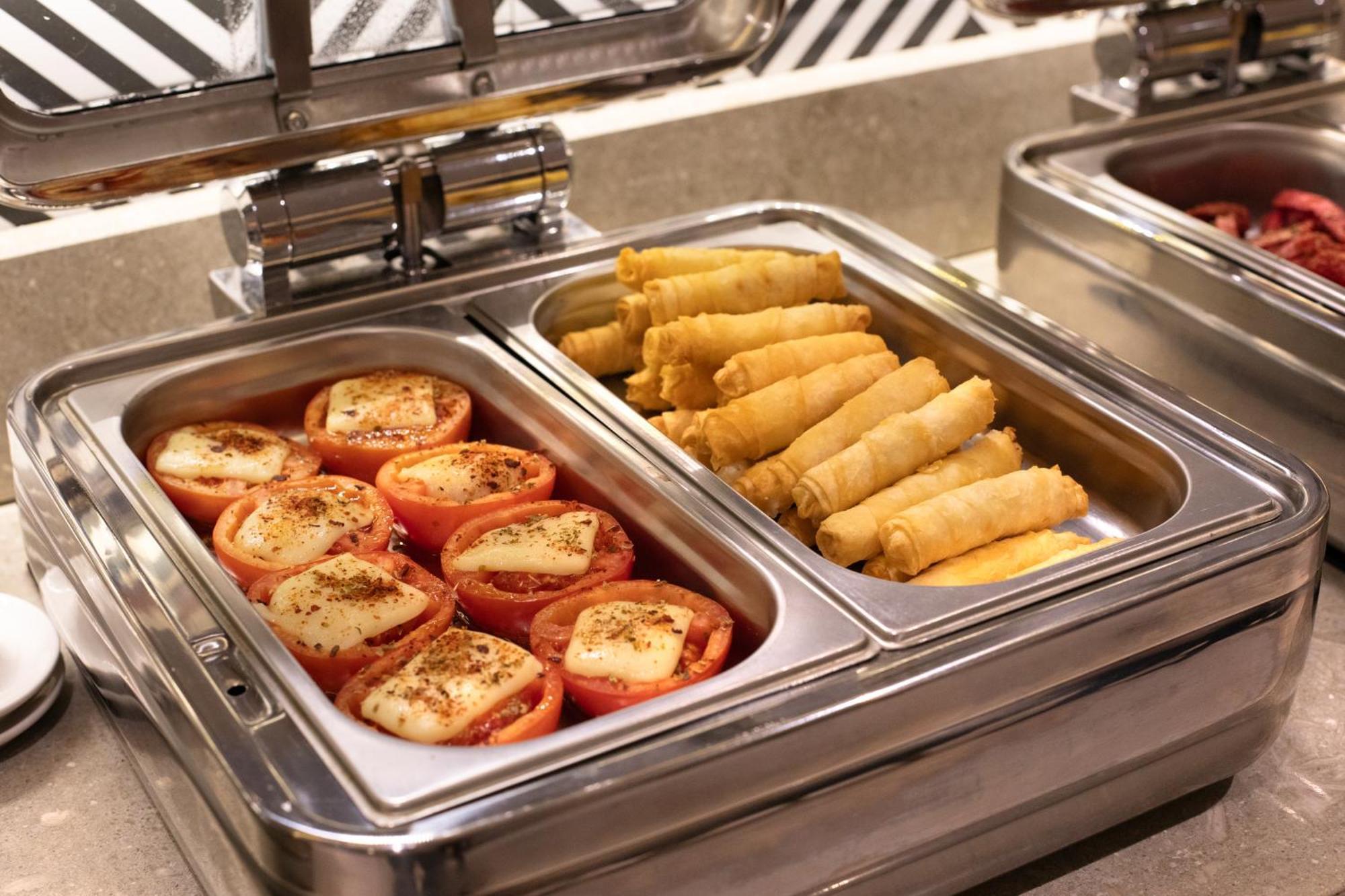 Bentley Hotel Old City-Special Class Istanbul Exterior photo A chafing dish