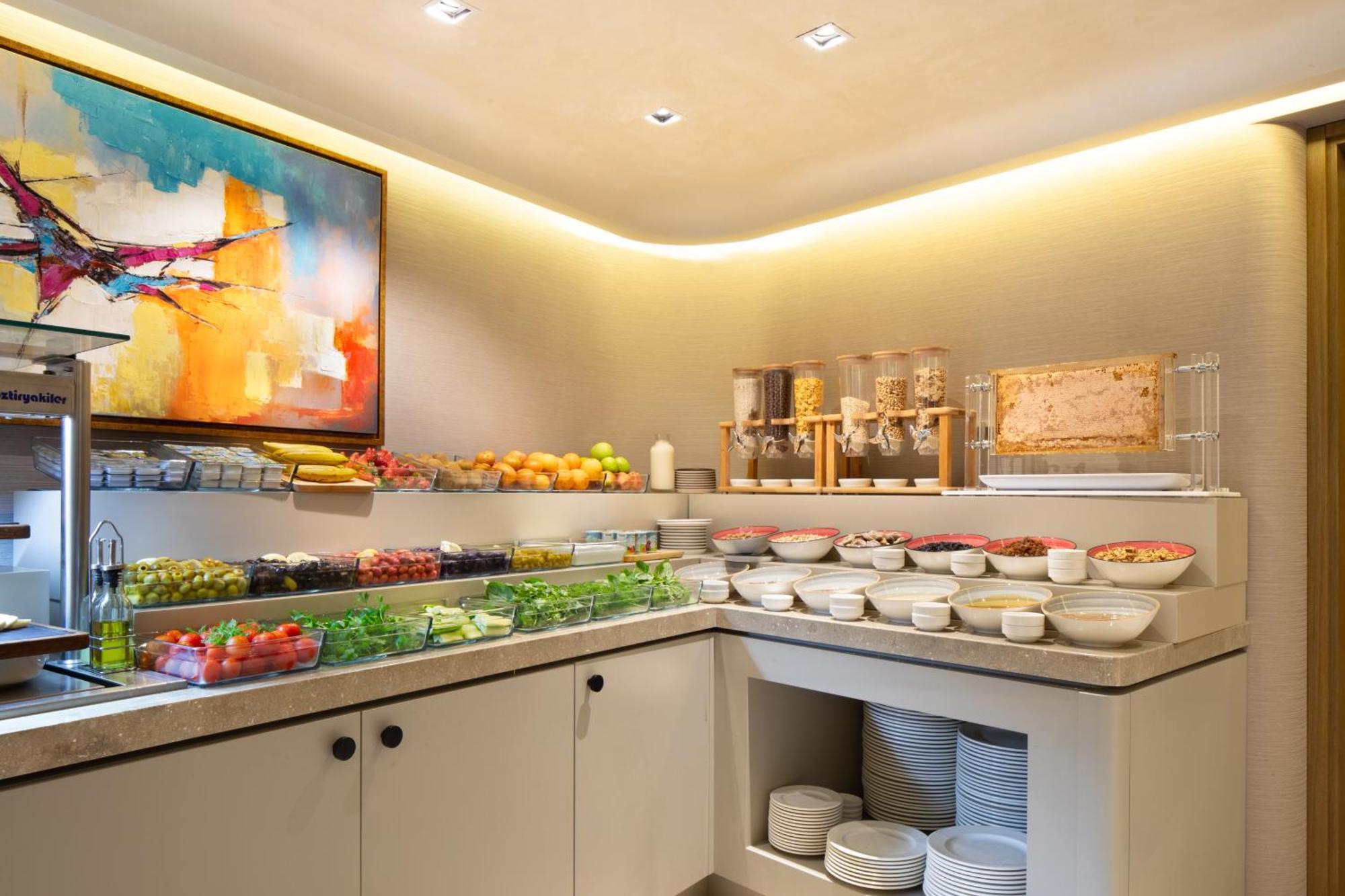 Bentley Hotel Old City-Special Class Istanbul Exterior photo A buffet at a hotel