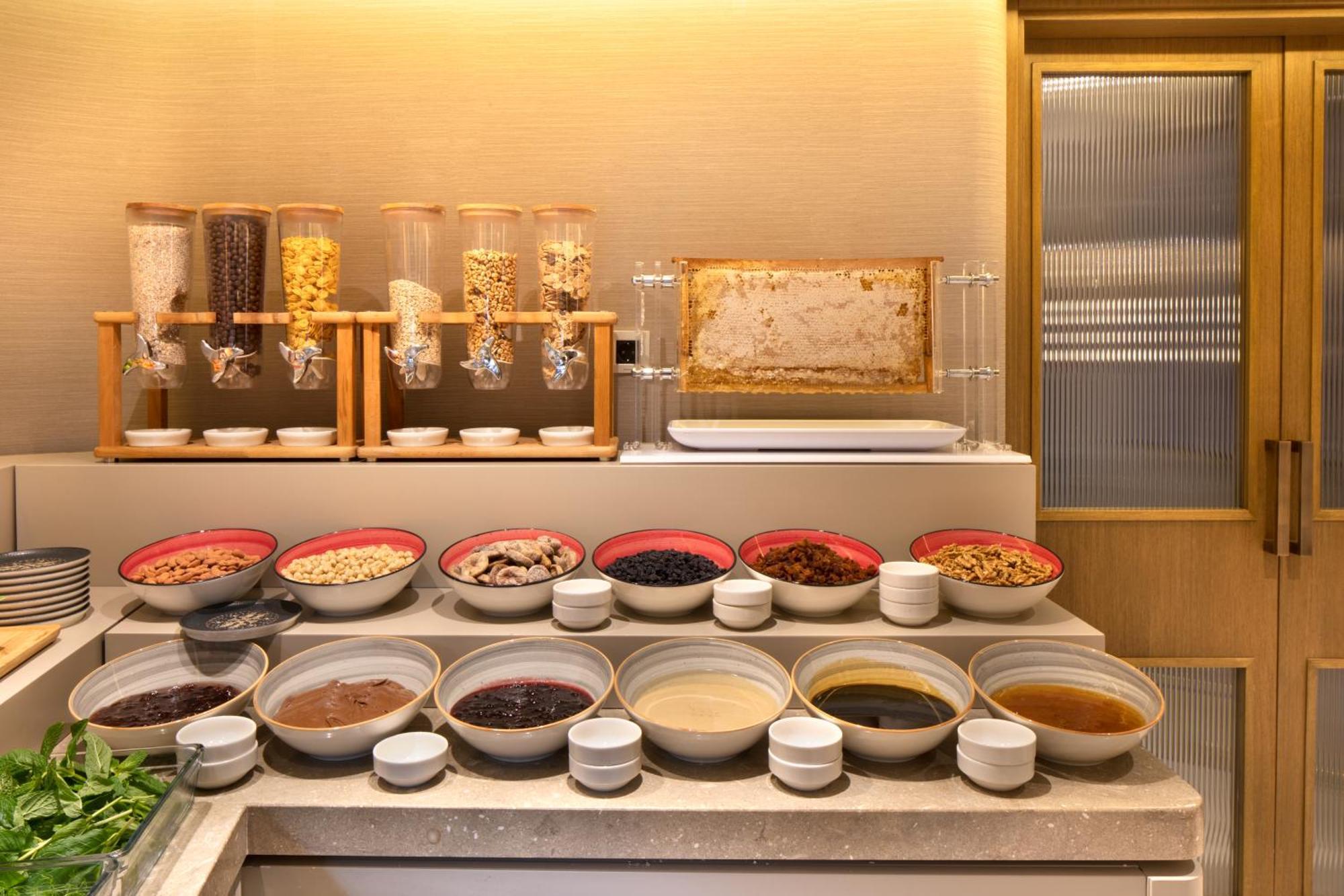 Bentley Hotel Old City-Special Class Istanbul Exterior photo A selection of breakfast cereals