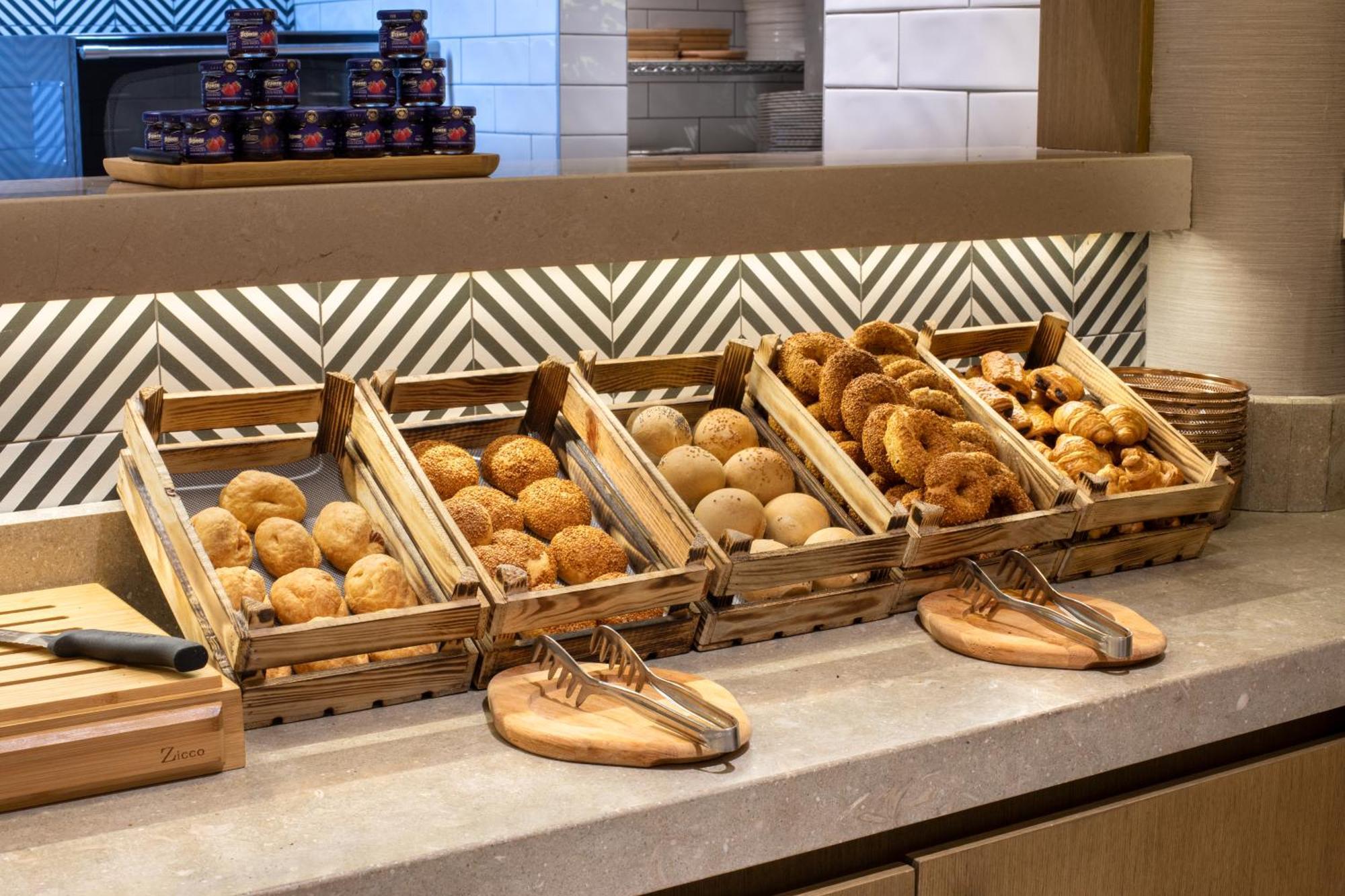 Bentley Hotel Old City-Special Class Istanbul Exterior photo Buns at a buffet