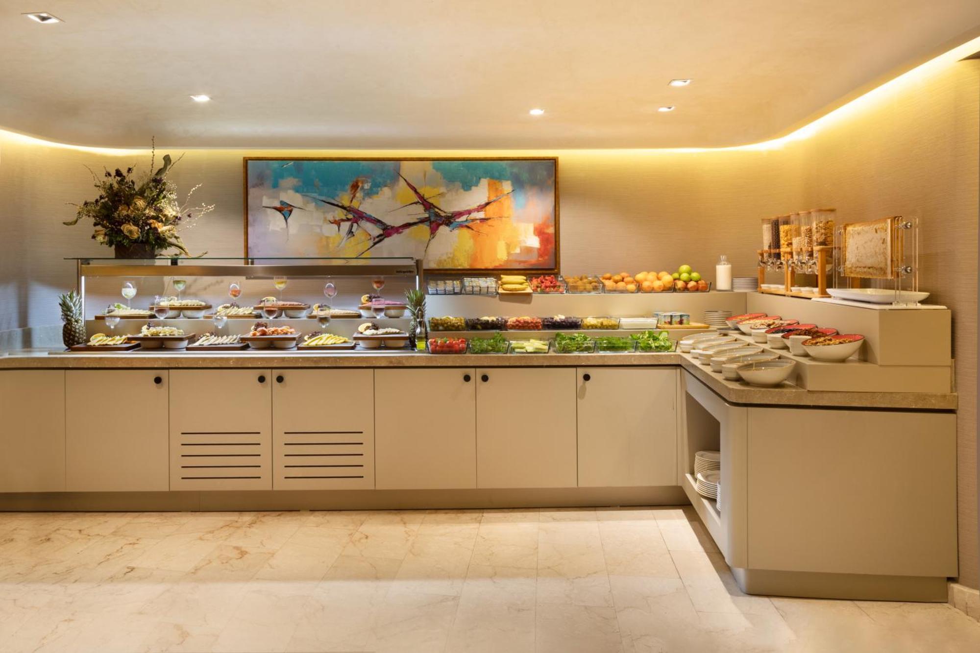 Bentley Hotel Old City-Special Class Istanbul Exterior photo The buffet at the lounge
