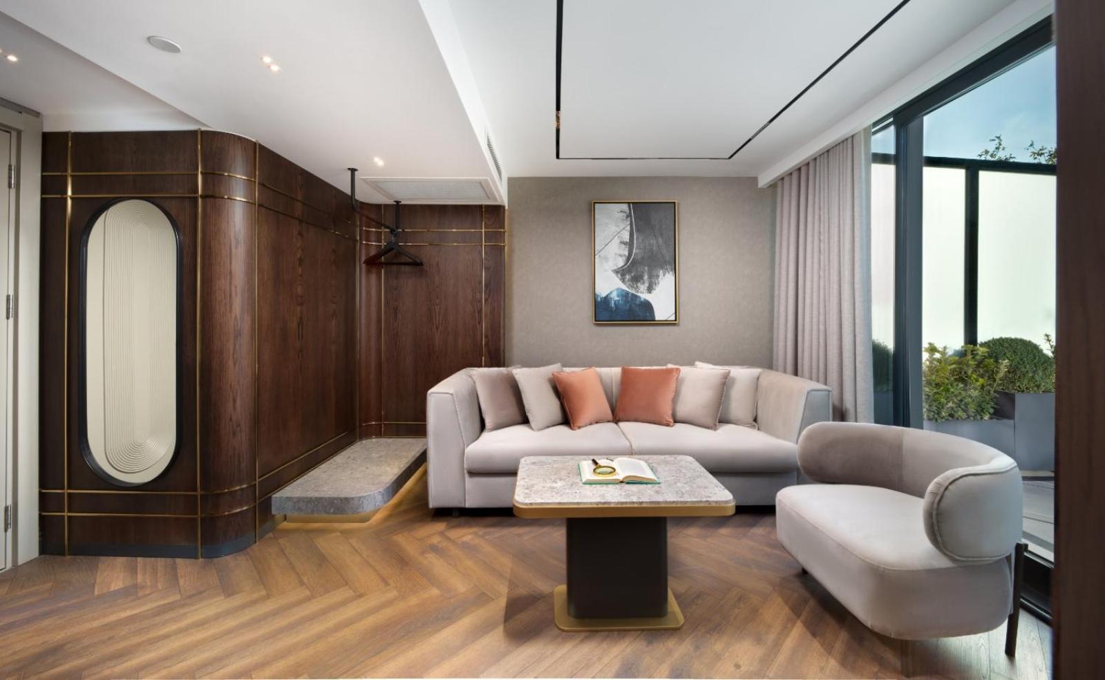 Bentley Hotel Old City-Special Class Istanbul Exterior photo The living room of a three-bedroom apartment at The Park